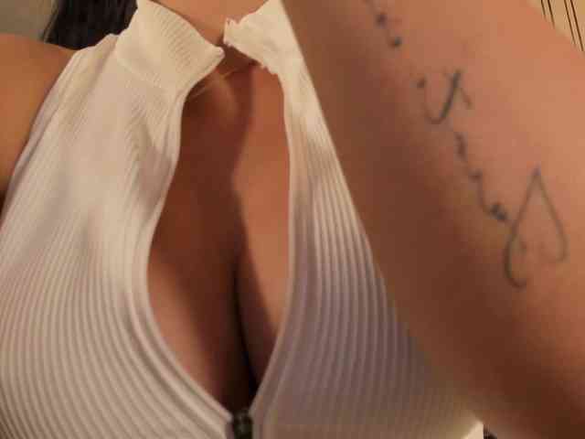 JadeEvans webcam