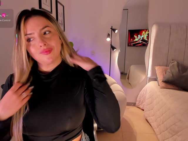 AmyWoods's BongaCams show and profile