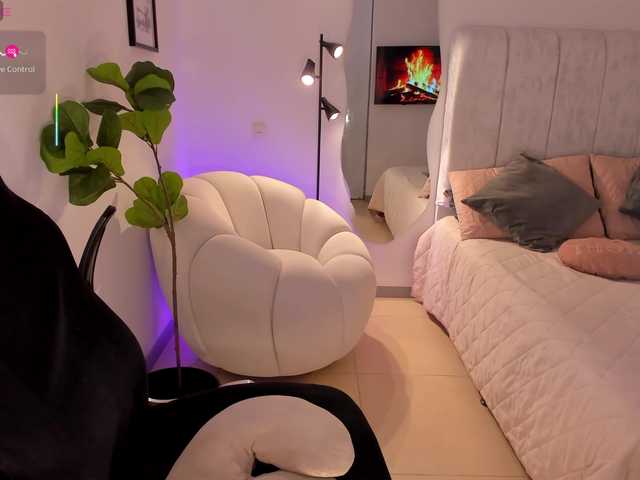 AmyWoods live cam profile