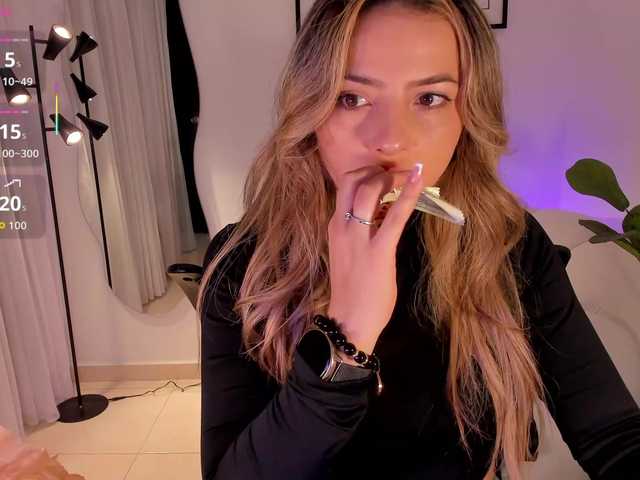 AmyWoods's BongaCams show and profile