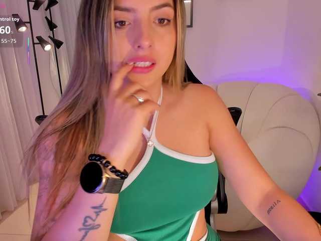 AmyWoods Live Cam and Statistics on UnifiedCams