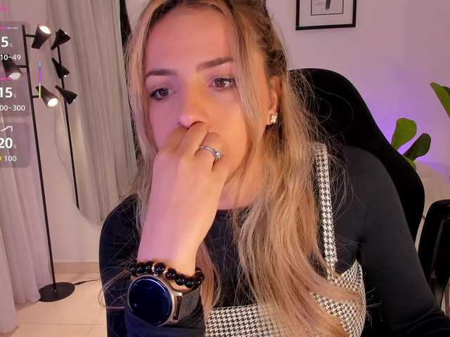 AmyWoods's BongaCams show and profile