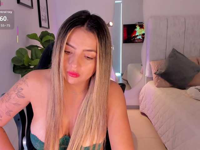 AmyWoods's BongaCams show and profile