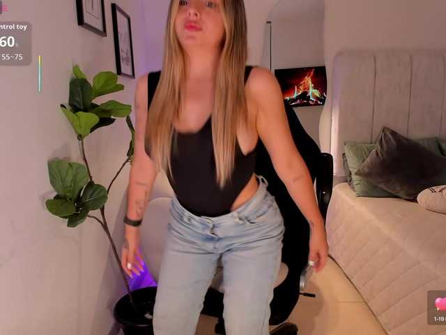 AmyWoods's BongaCams show and profile