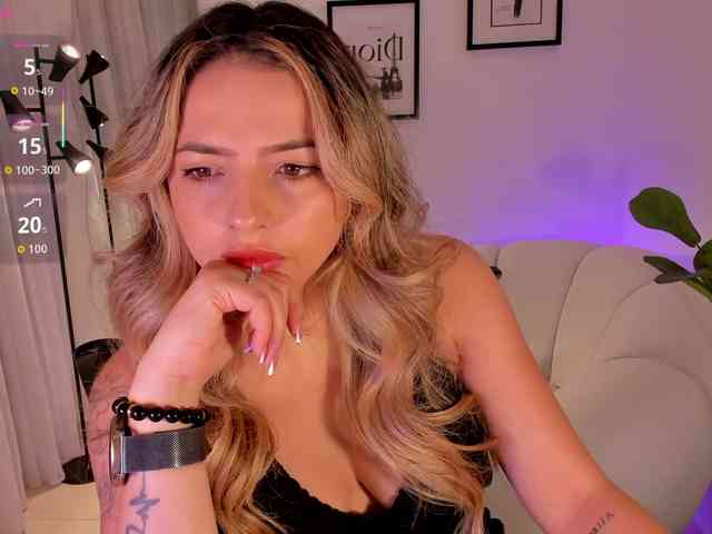 AmyWoods Live Webcam on BongaCams