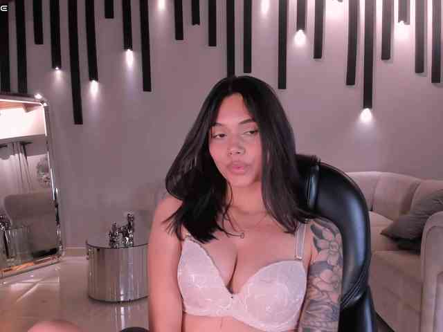 SussieCole webcam