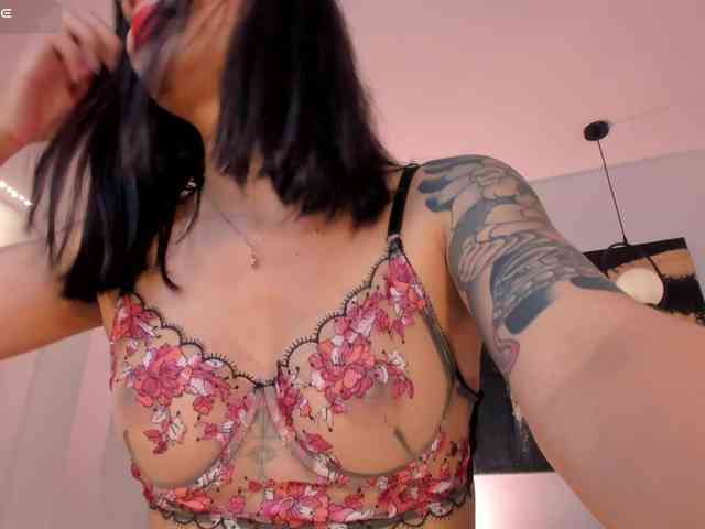 SussieCole webcam