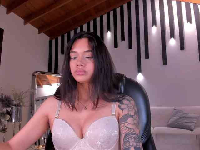 SussieCole webcam