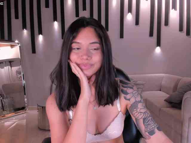 SussieCole webcam