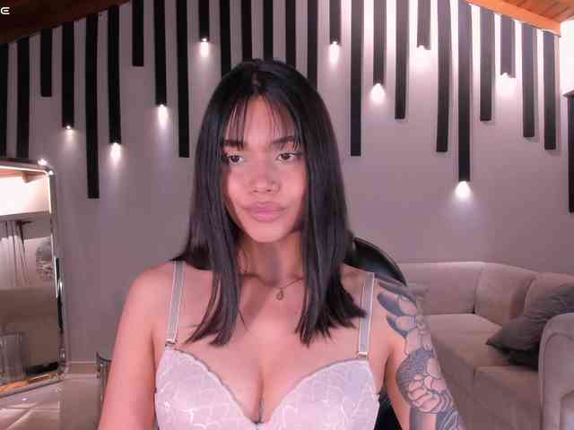 SussieCole webcam