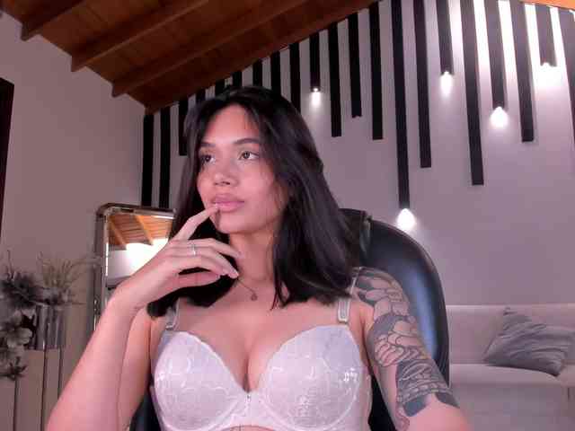 SussieCole webcam