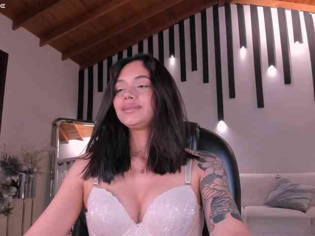 SussieCole webcam