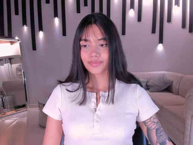 SussieCole webcam