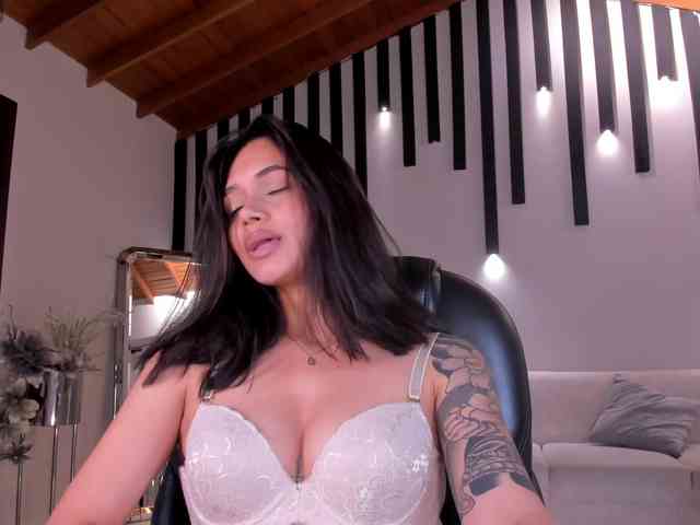 SussieCole webcam