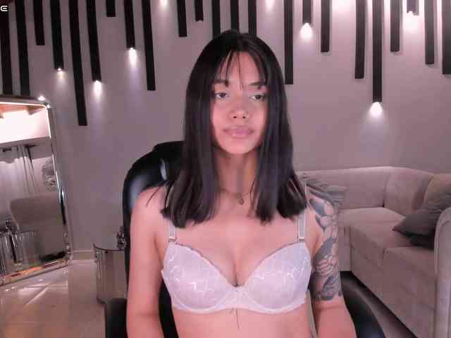 SussieCole webcam