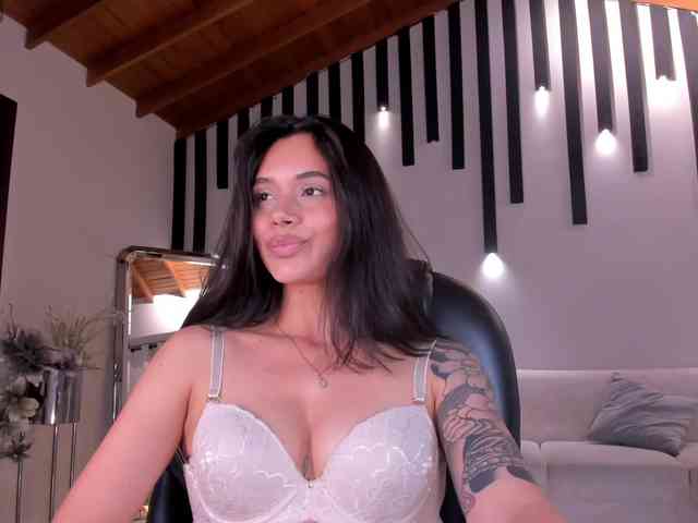 SussieCole webcam