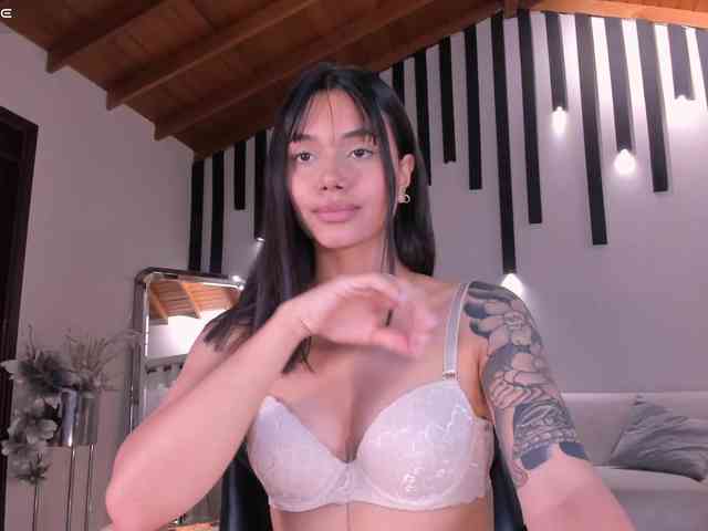 SussieCole webcam