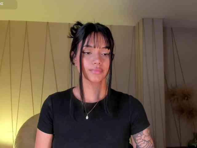 SussieCole webcam