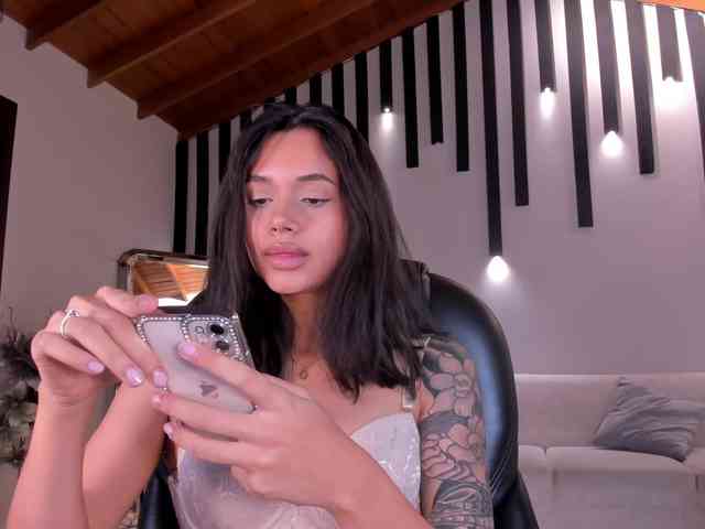 SussieCole webcam
