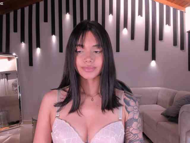 SussieCole webcam