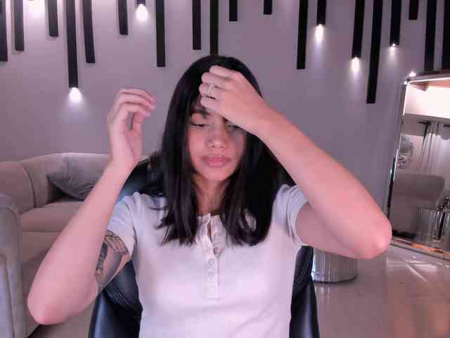 SussieCole webcam