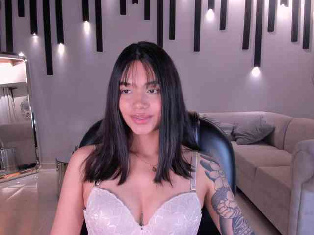 SussieCole webcam