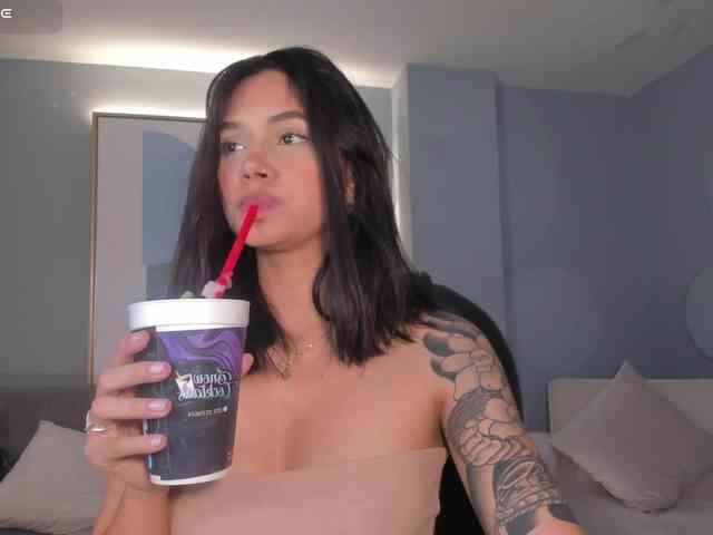 SussieCole webcam