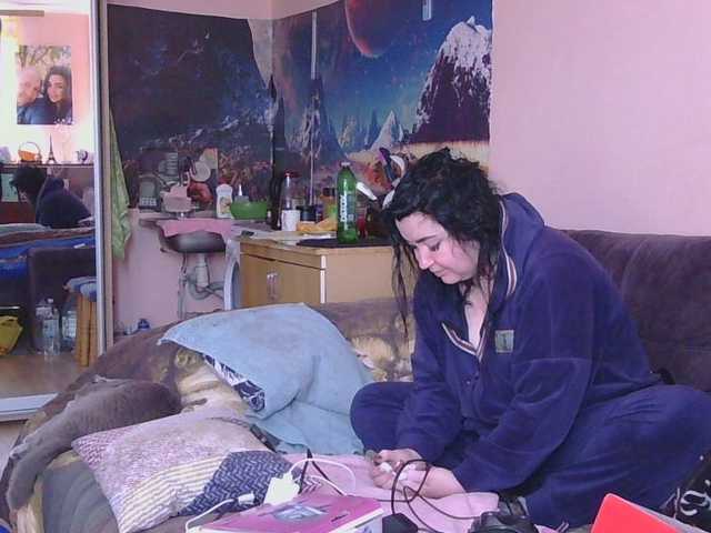 le modèle Ornotores_wers est en webcam porno dans un show sur le site bongacams, il possède les tags suivants: White/Caucasian,Brunette,Shaved