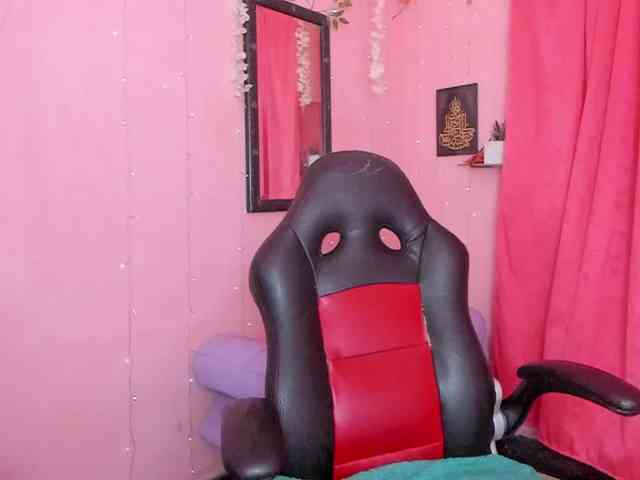 AliaAsad webcam