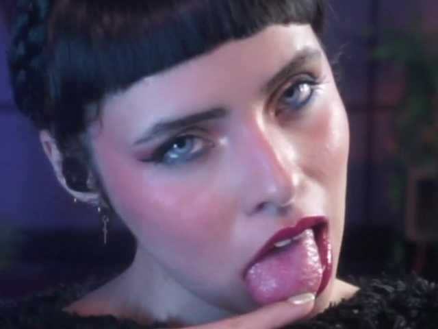 Alessa-Goreng's BongaCams show and profile