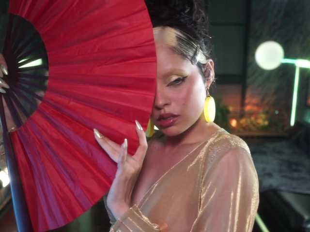 Alessa-Goreng's BongaCams show and profile