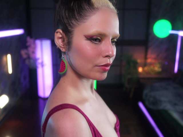 Alessa-Goreng's BongaCams show and profile