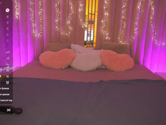 CarolinaDi's BongaCams show and profile