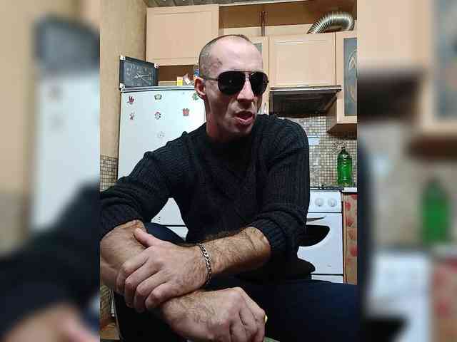 Vitaminik (40, White Cam Boy) performing ass fucking.