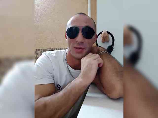 Vitamin4ik0571 Live Webcam on BongaCams