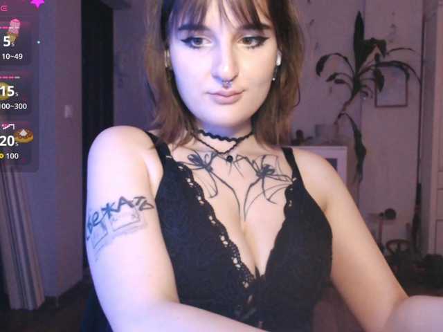 momorenaaa's BongaCams show and profile