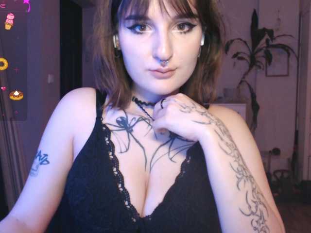 momorenaaa's BongaCams show and profile