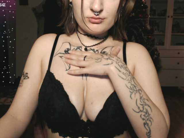 momorenaaa's BongaCams show and profile