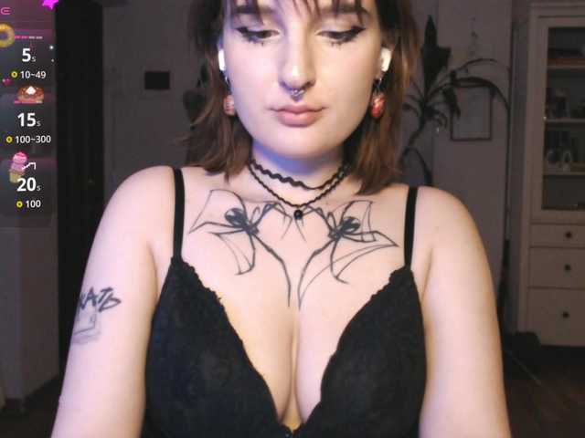 momorenaaa's BongaCams show and profile