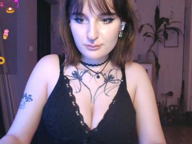momorenaaa's BongaCams show and profile