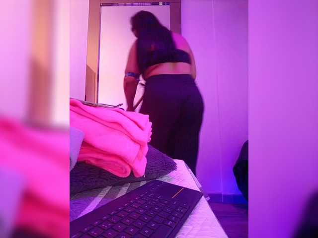 NickyCole's BongaCams show and profile