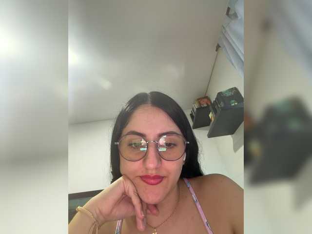 le modèle EvanShell1 est en webcam porno dans un show sur le site bongacams, il possède les tags suivants: Latino/Hispanic,Brunette,Hairy