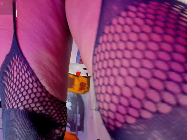 Krystin1's BongaCams show and profile