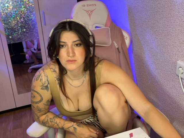 Katrinmiss's BongaCams show and profile