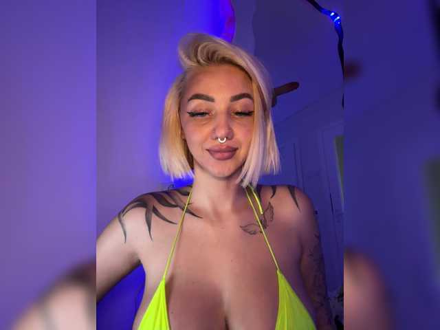 -AmazingBlonde- live room