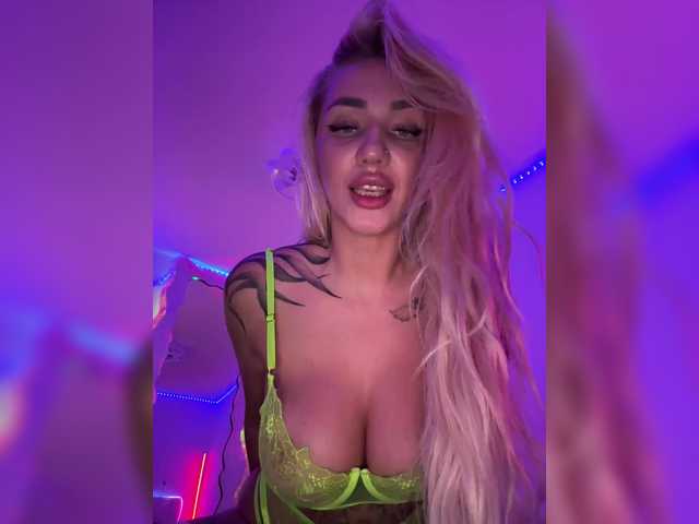 -AmazingBlonde-'s BongaCams show and profile