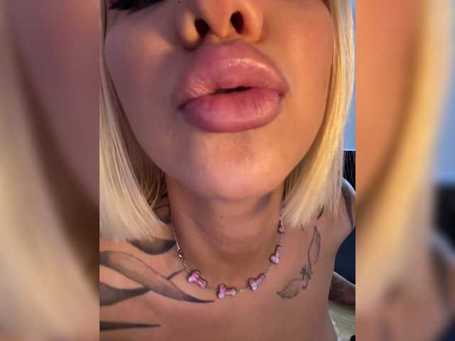 -AmazingBlonde- webcam stream