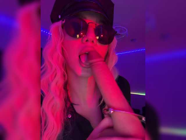 -AmazingBlonde-'s BongaCams show and profile