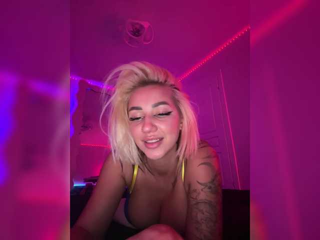 -AmazingBlonde- webcam stream