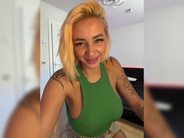 -AmazingBlonde- webcam stream